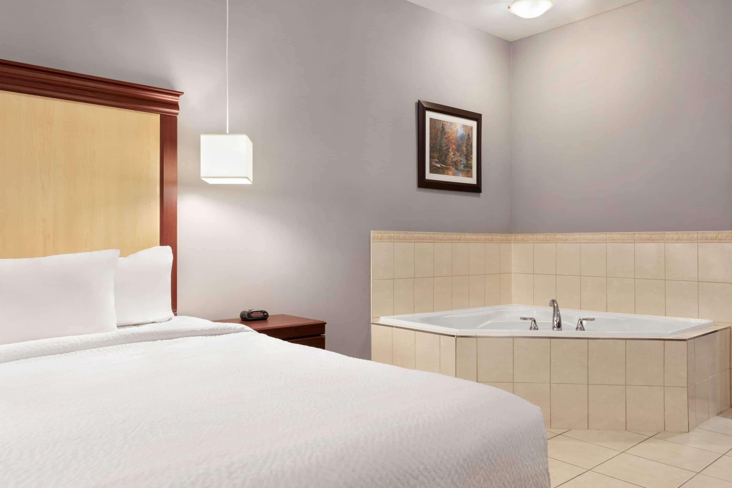 Days Inn By Wyndham Hamilton - Downtown Ngoại thất bức ảnh